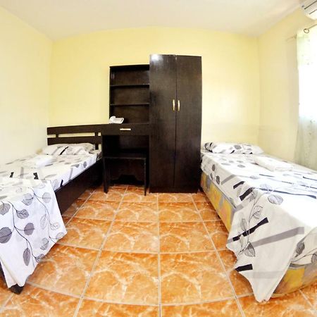Honey Hunt House Hotel Cebu Exterior photo